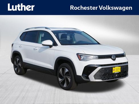 New 2025 Volkswagen Taos SE image 1