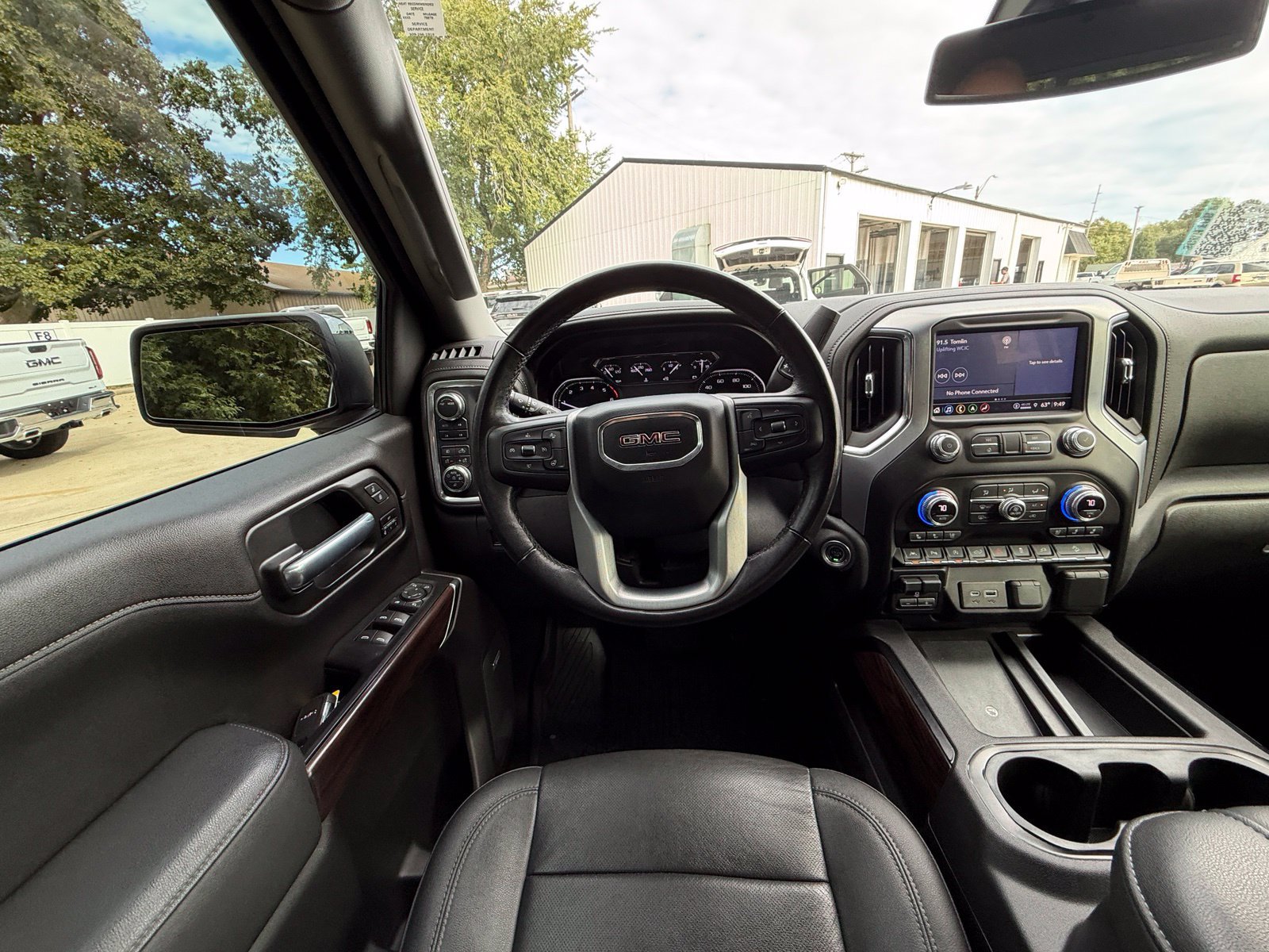 Used 2021 GMC Sierra 1500 SLT w/ SLT Premium Plus Package AWD/4WD image 2