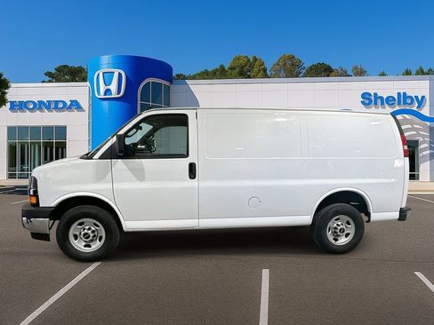 Used 2024 GMC Savana 2500 w/ Driver Convenience Package image 5