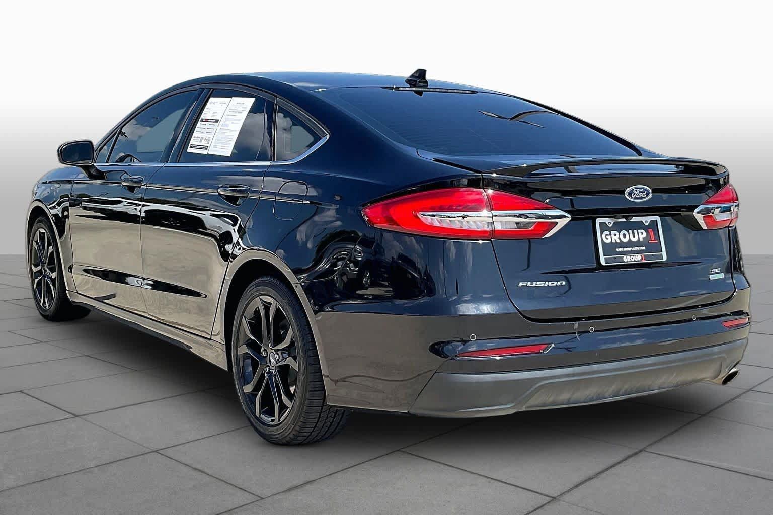 Used 2019 Ford Fusion SE w/ Equipment Group 151A FWD image 12