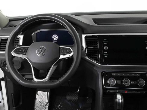 Certified 2022 Volkswagen Atlas SE w/ Panoramic Sunroof Package FWD image 3