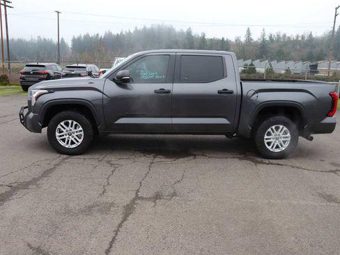 Used 2022 Toyota Tundra SR5 w/ SR5 Convenience Package image 8