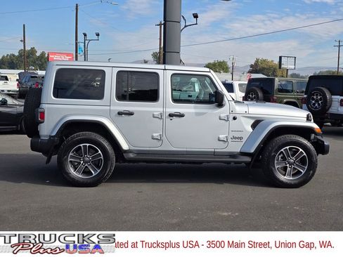 Used 2023 Jeep Wrangler Sahara w/ Cold Weather Group image 6