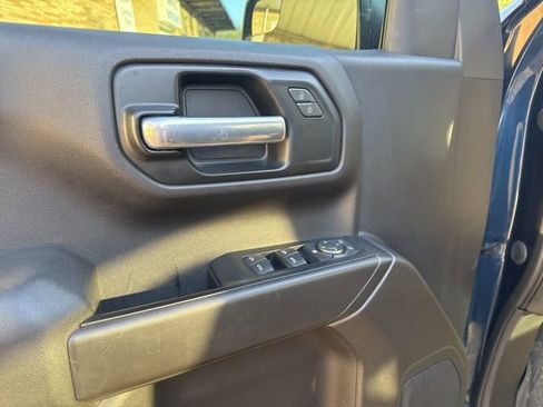 Used 2020 Chevrolet Silverado 1500 Custom w/ Custom Value Package image 11