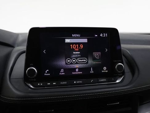 Used 2025 Nissan Rogue SV FWD image 25