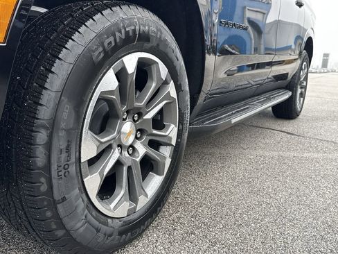 New 2026 Chevrolet Suburban LT w/ Comfort Package image 18