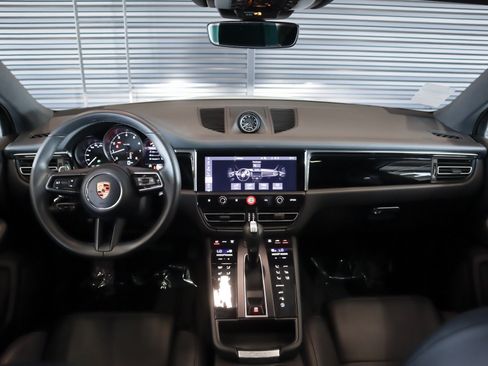 Certified 2026 Porsche Macan AWD/4WD image 14