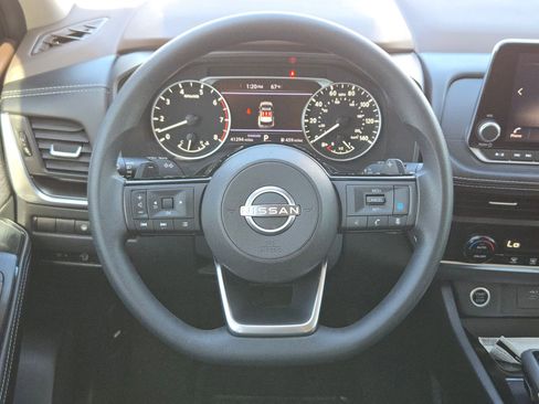 Used 2023 Nissan Rogue SV image 20