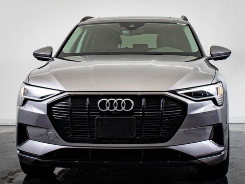 Used 2022 Audi e-tron Premium w/ Convenience Plus Package image 2