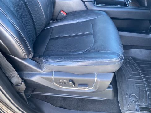 Used 2019 Ford Expedition Platinum image 25