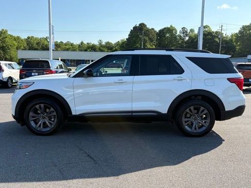 Used 2023 Ford Explorer XLT w/ Equipment Group 202A AWD/4WD image 2