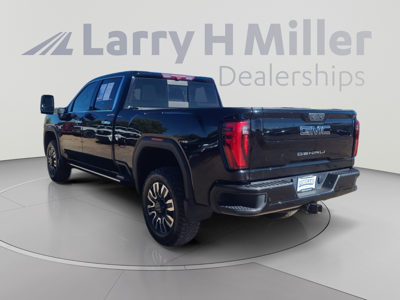 Used 2024 GMC Sierra 2500 Denali Ultimate w/ LPO, GMC Protection Package AWD/4WD image 3