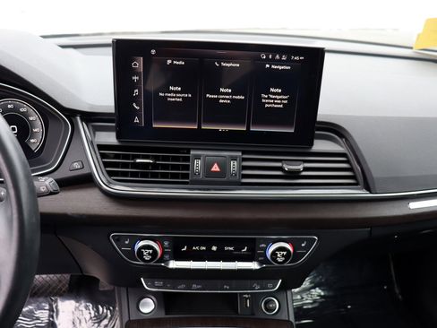 Used 2022 Audi Q5 e Premium w/ Convenience Package image 32