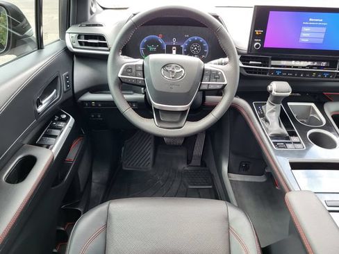 Used 2025 Toyota Sienna XSE w/ XSE Premium Package AWD/4WD image 27