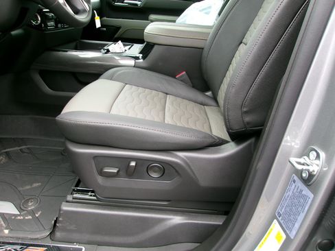 New 2026 Chevrolet Silverado 2500 ZR2 image 12