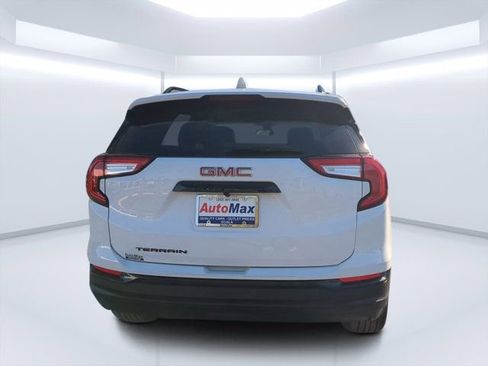 Used 2024 GMC Terrain SLE w/ Driver Convenience Package image 4