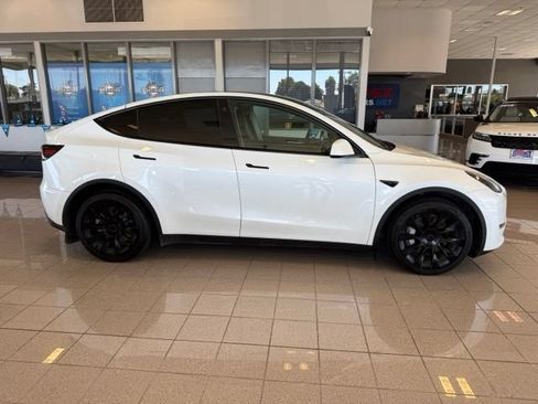 Used 2022 Tesla Model Y Long Range AWD/4WD image 2