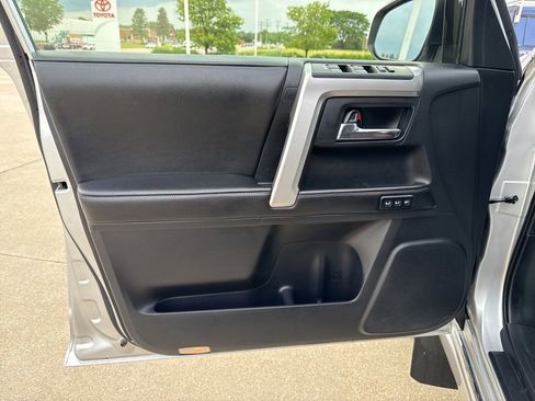 Used 2014 Toyota 4Runner Limited AWD/4WD image 18
