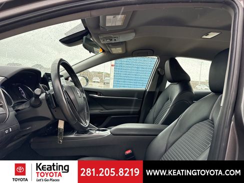 Used 2023 Toyota Camry SE image 14