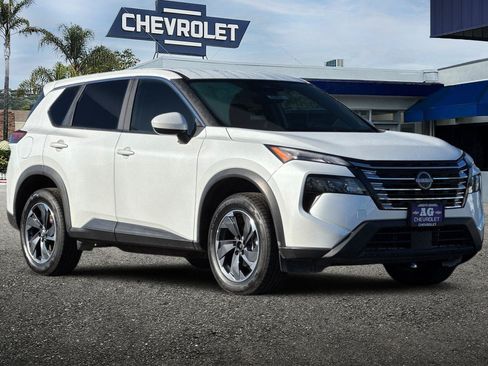 Used 2024 Nissan Rogue SV FWD image 32