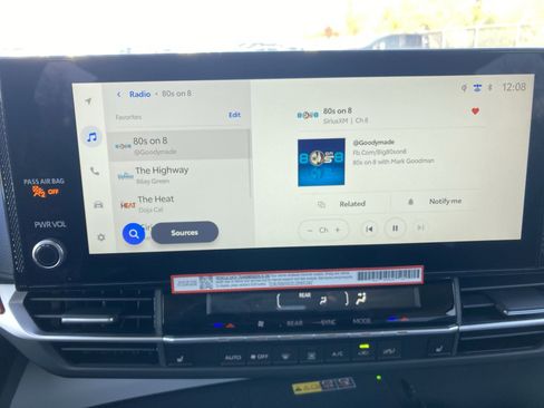 Certified 2025 Toyota Sienna XLE image 17