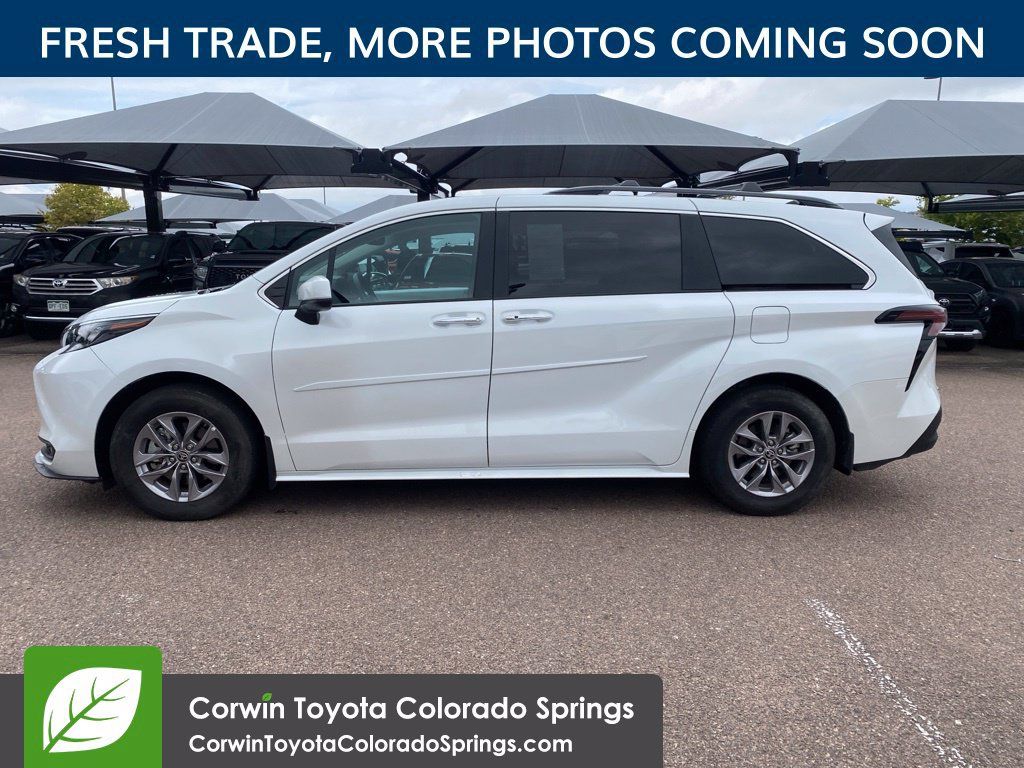 Used 2025 Toyota Sienna XLE w/ XLE Plus Package AWD/4WD image 4