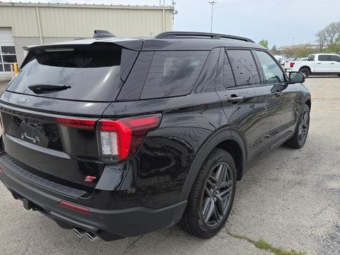 Used 2026 Ford Explorer ST AWD/4WD image 3