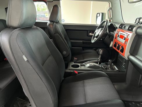 Used 2013 Toyota FJ Cruiser 4WD image 25