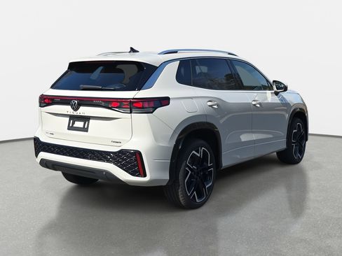 New 2026 Volkswagen Tiguan SEL R-Line image 3