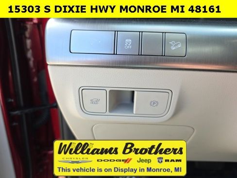 Used 2024 Hyundai Kona Limited image 13