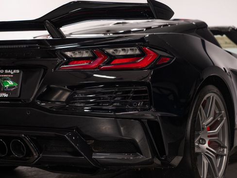 Used 2023 Chevrolet Corvette Z06 w/ Z07 Performance Package RWD image 12