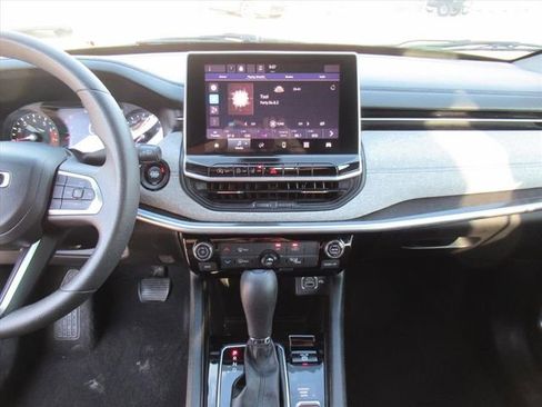 Used 2023 Jeep Compass Sport image 19