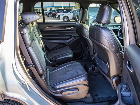 Used 2023 Jeep Grand Cherokee L Altitude image 18