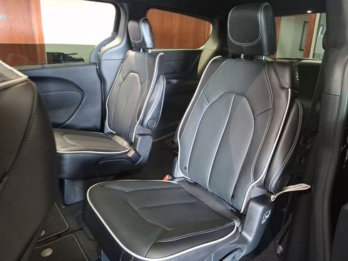New 2026 Chrysler Pacifica Limited w/ S Appearance Package image 9