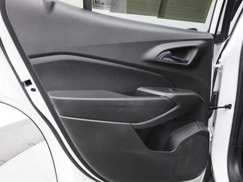 Used 2024 Chevrolet Trax RS FWD image 32