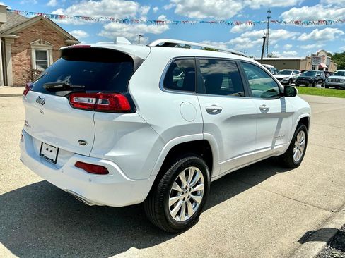 Used 2016 Jeep Cherokee Overland AWD/4WD image 5