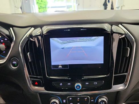 Used 2023 Chevrolet Traverse LT FWD image 17