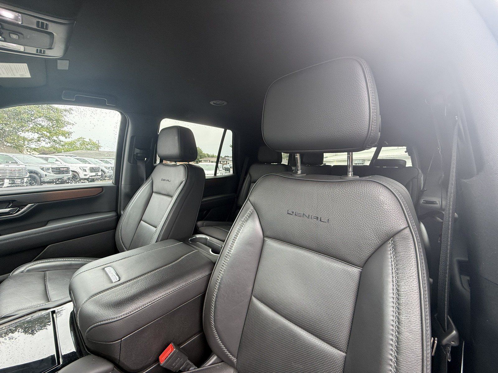 Used 2025 GMC Yukon Denali AWD/4WD image 10