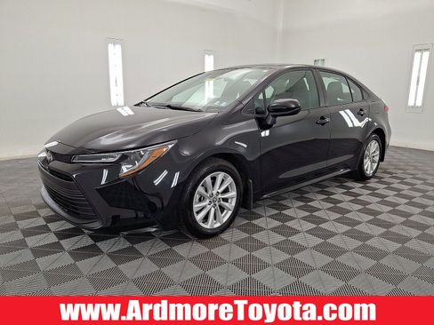 Certified 2025 Toyota Corolla LE w/ LE Premium Package FWD image 1