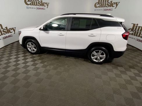 Used 2024 GMC Terrain SLE w/ Driver Convenience Package FWD image 5