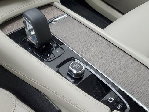 Used 2024 Volvo XC90 B6 Plus image 27