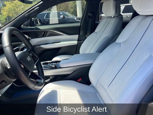 Used 2024 Cadillac Lyriq Luxury AWD/4WD image 10