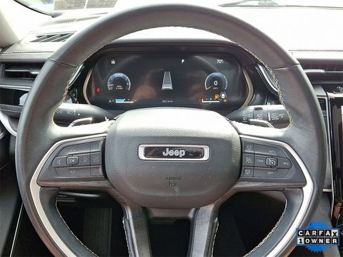 Used 2022 Jeep Grand Cherokee Limited image 19
