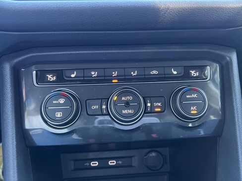 Used 2021 Volkswagen Tiguan SE image 31