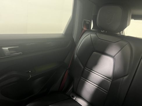 Certified 2023 Porsche Cayenne AWD/4WD image 15