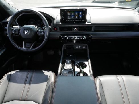 Used 2024 Honda Pilot TrailSport image 10