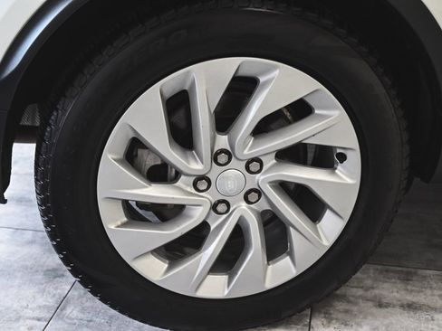 Used 2025 Land Rover Discovery S AWD/4WD image 7