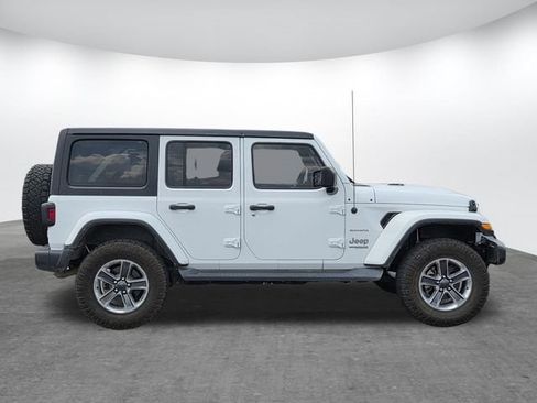 Used 2020 Jeep Wrangler Unlimited Sahara AWD/4WD image 3