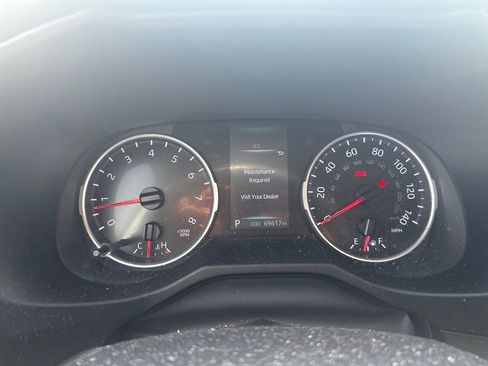 Used 2022 Toyota RAV4 LE FWD image 14
