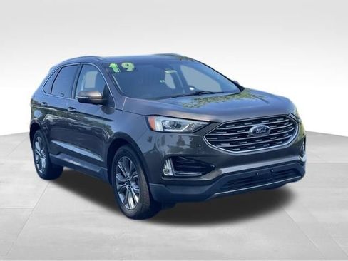 Used 2019 Ford Edge Titanium FWD image 3